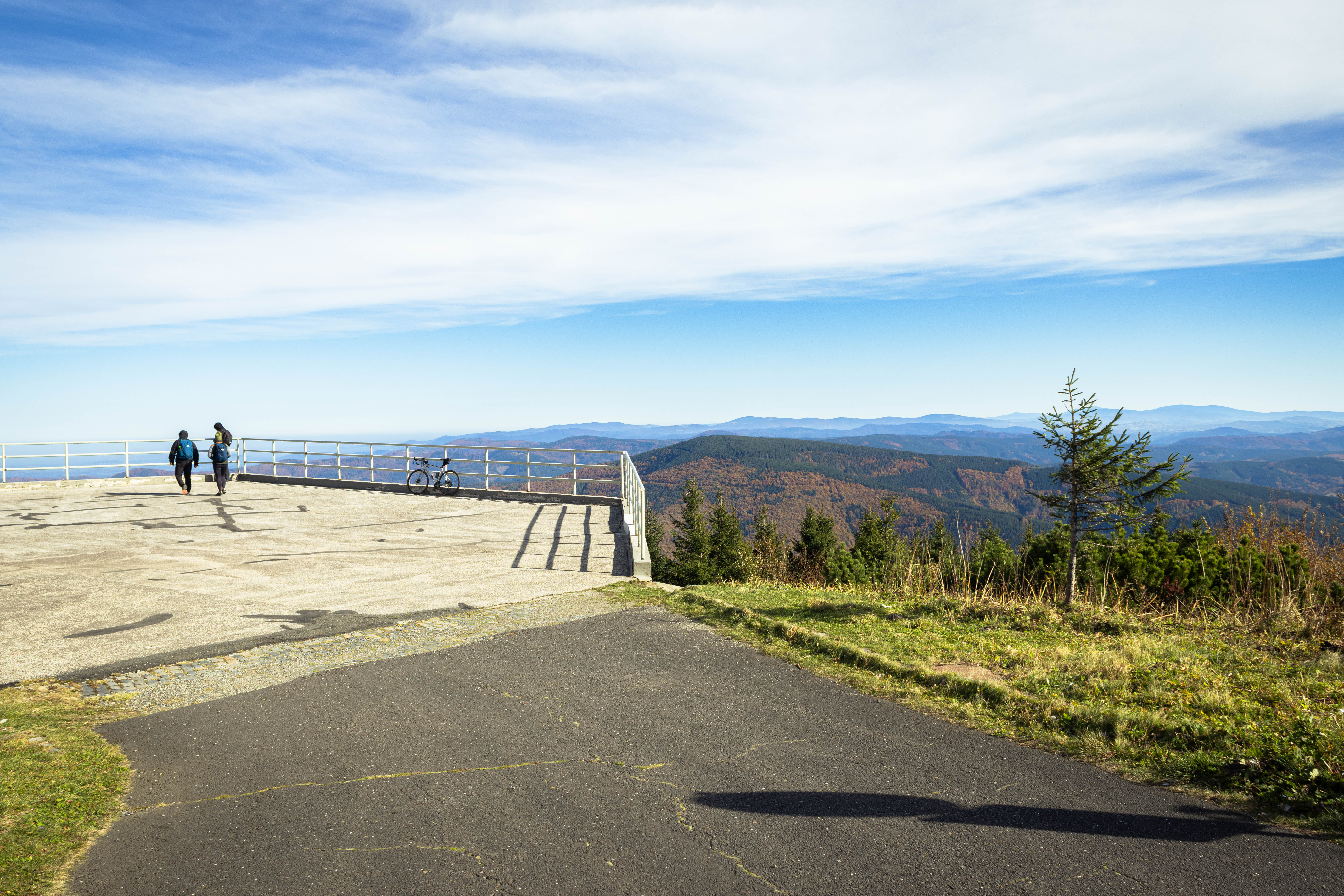 výhľad z vyhliadky Lysej hory.