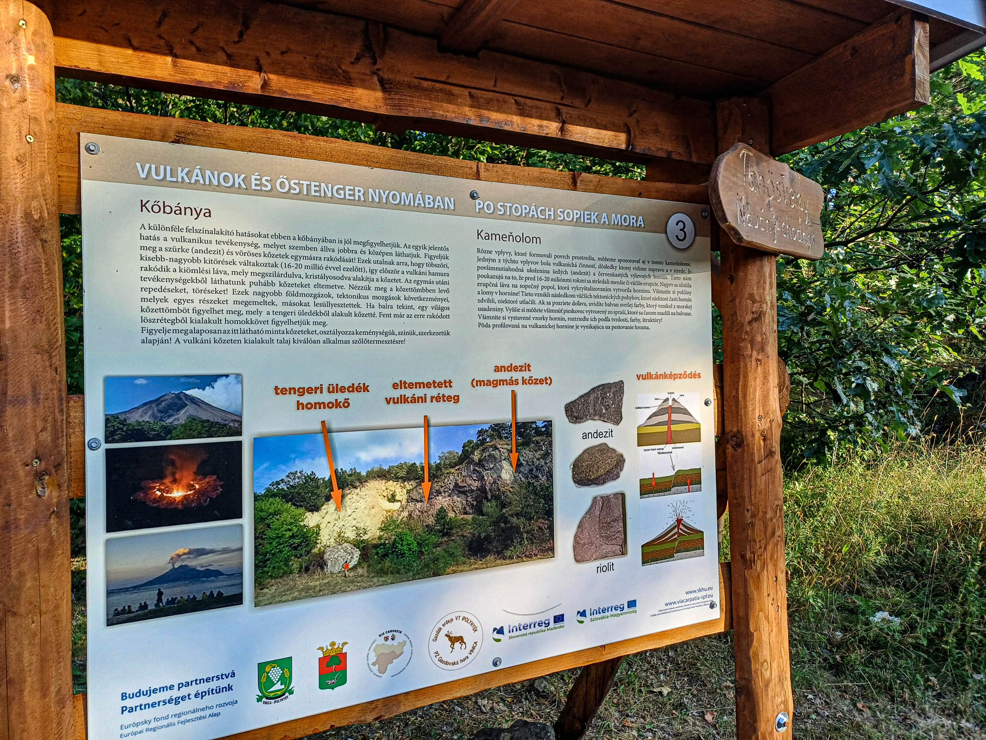Informačná tabuľa o bývalom kameňolome pri Vinici