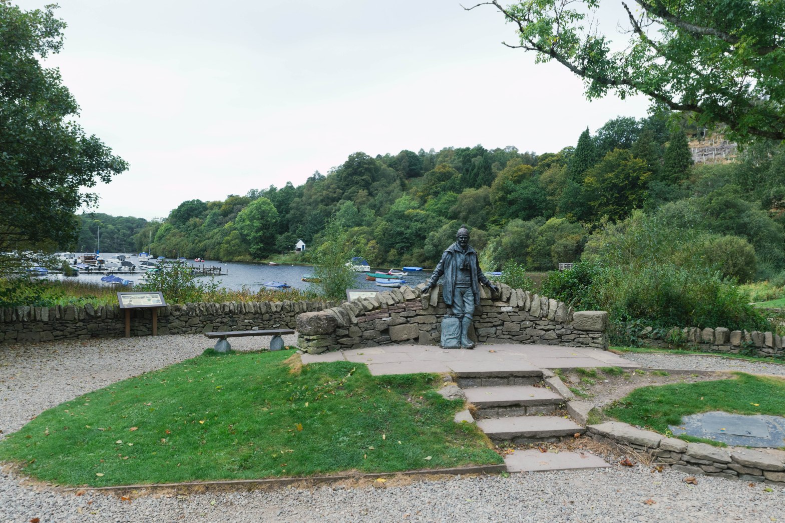 Socha pri prístavisku, Balmaha.